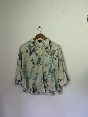 Women's kahulalea button-up size Small